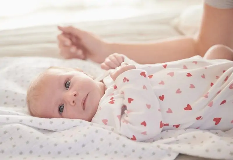 Công dụng và các cách vệ sinh khăn xô cho bé cực đơn giản