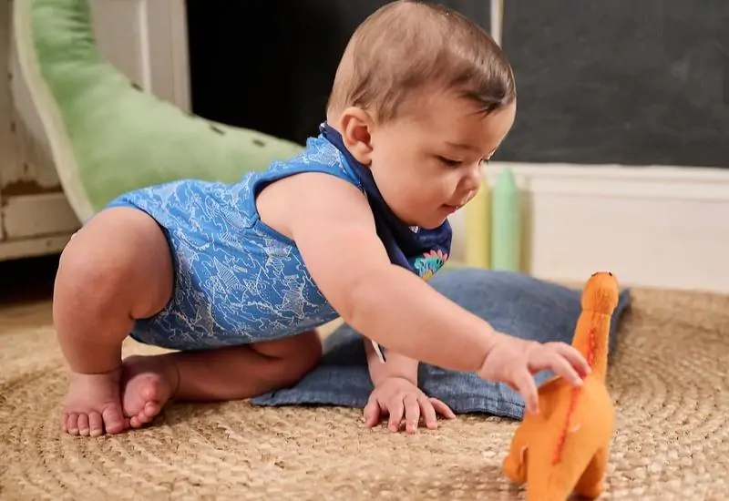 Khám phá công dụng và cách dùng quần tập bỏ bỉm cho bé