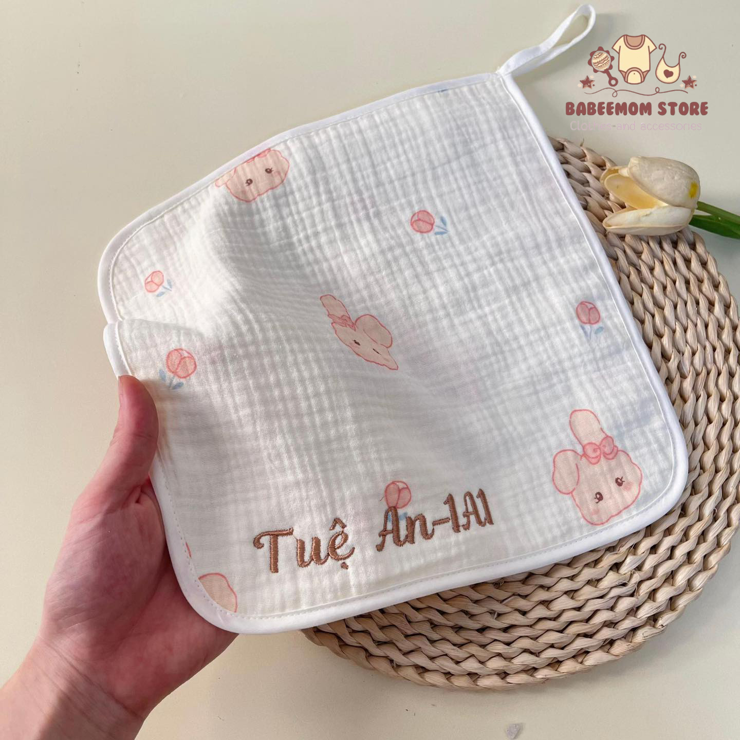 Khăn Tay Thêu Tên – Xu Hướng Quà Tặng Cá Nhân Hóa Được Ưa Chuộng Nhất Hiện Nay Năm 2025