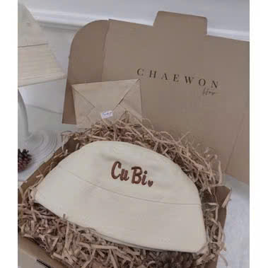 mũ thêu tên cho bé