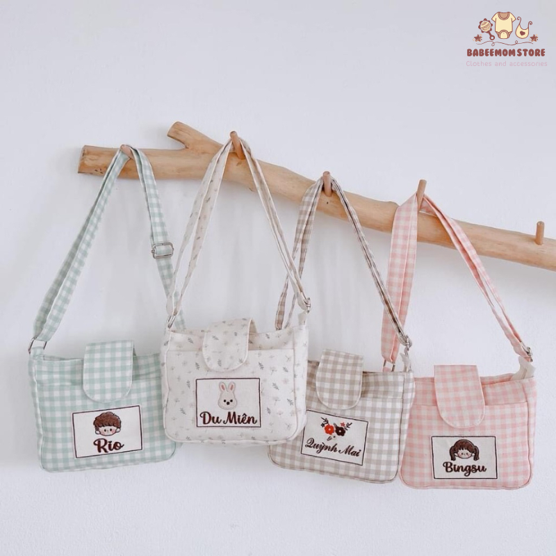 Túi xách thêu tên theo yêu cầu bé